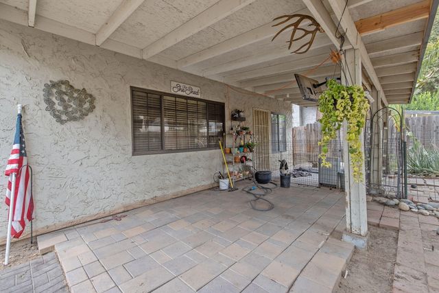 2218 N Oakhurst Street, Visalia, CA 93292