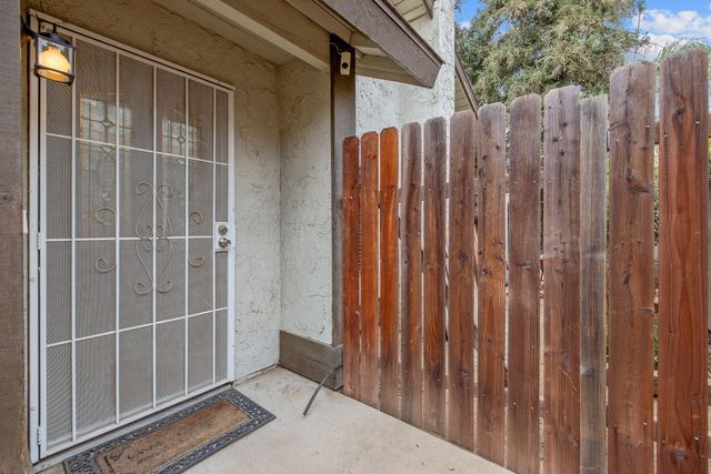 2218 N Oakhurst Street, Visalia, CA 93292