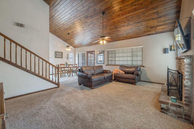 2218 N Oakhurst Street, Visalia, CA 93292