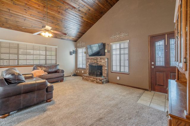 2218 N Oakhurst Street, Visalia, CA 93292