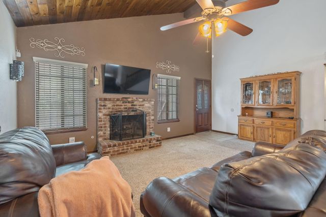 2218 N Oakhurst Street, Visalia, CA 93292