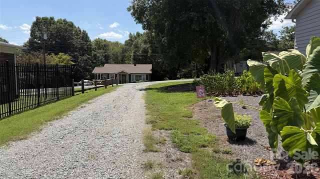 209 Auten Circle, Mount Holly, NC 28120