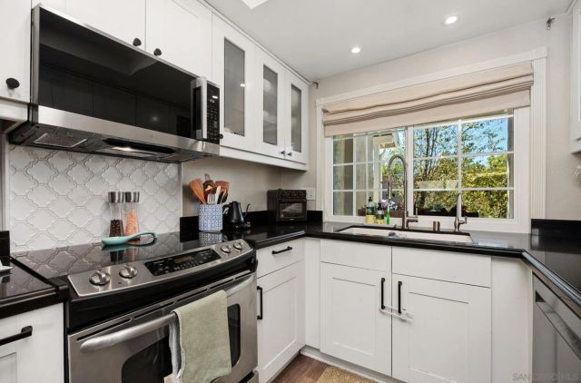 1971 Azure Way, Encinitas, CA 92024
