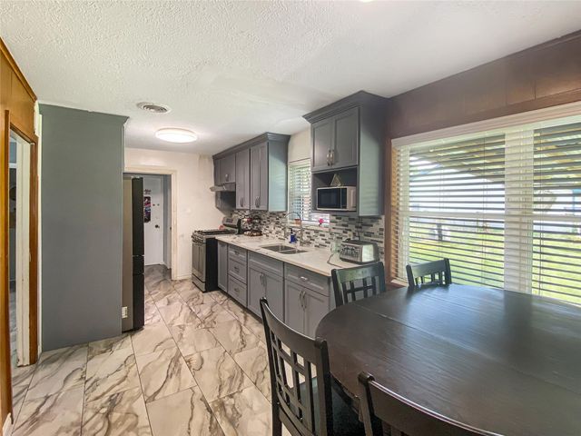 203 Pine Street, Dayton, TX 77535