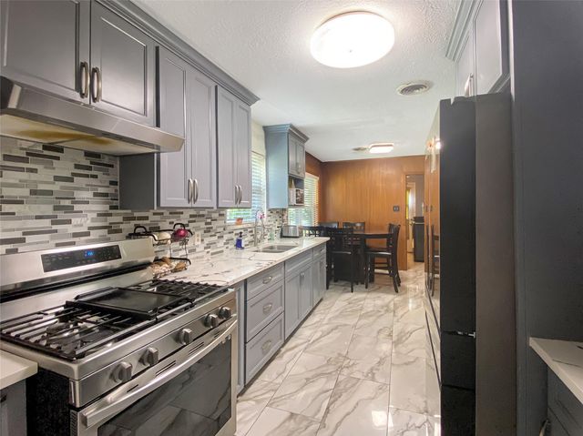 203 Pine Street, Dayton, TX 77535
