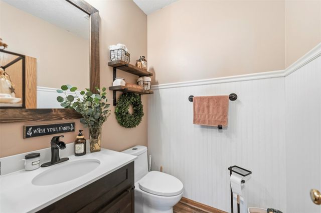 802 Edgewater Drive, Polk City, IA 50226