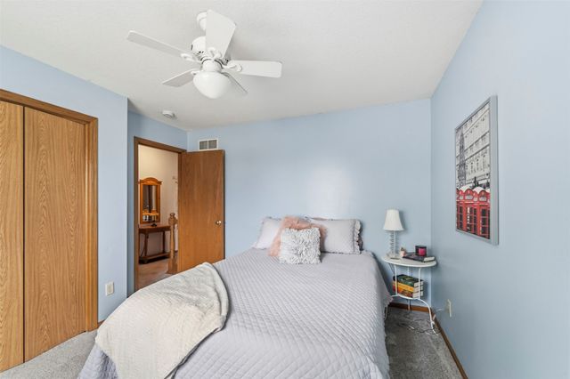 802 Edgewater Drive, Polk City, IA 50226