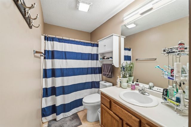 802 Edgewater Drive, Polk City, IA 50226