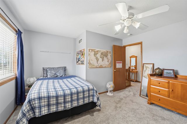 802 Edgewater Drive, Polk City, IA 50226