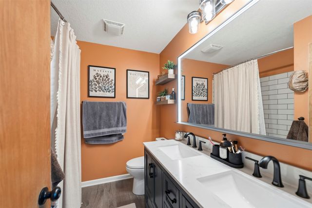 802 Edgewater Drive, Polk City, IA 50226