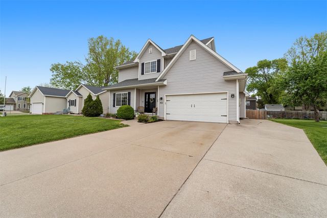 802 Edgewater Drive, Polk City, IA 50226