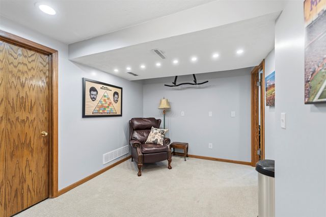 802 Edgewater Drive, Polk City, IA 50226