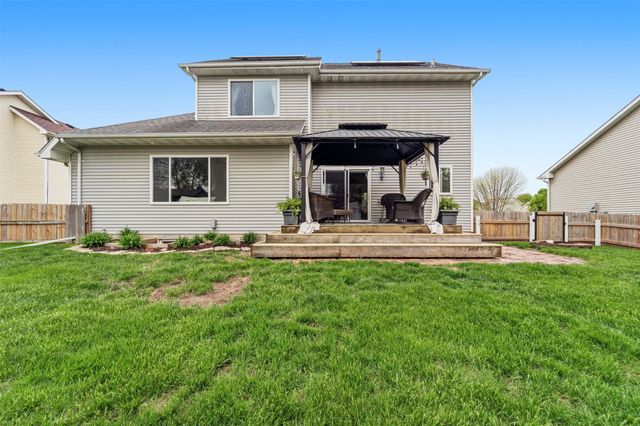 802 Edgewater Drive, Polk City, IA 50226