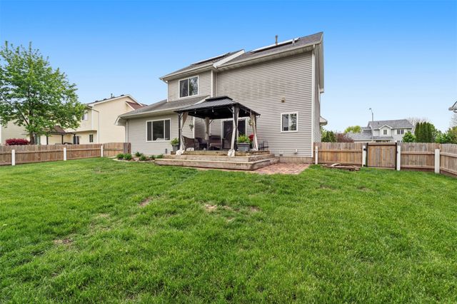 802 Edgewater Drive, Polk City, IA 50226