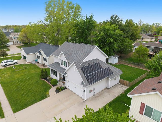 802 Edgewater Drive, Polk City, IA 50226