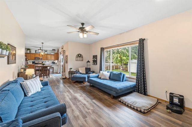 802 Edgewater Drive, Polk City, IA 50226