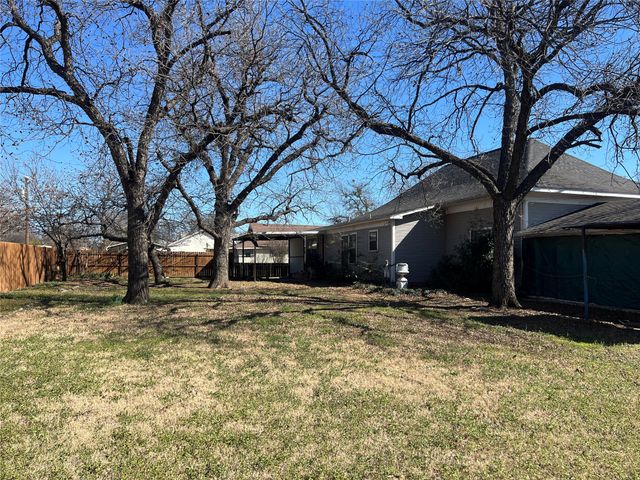 316 E Spring Street, Henrietta, TX 76365
