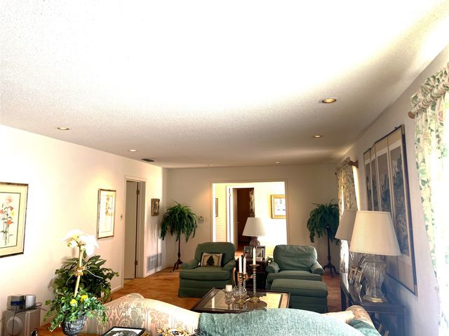 316 E Spring Street, Henrietta, TX 76365