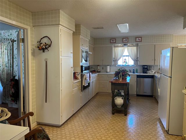 316 E Spring Street, Henrietta, TX 76365