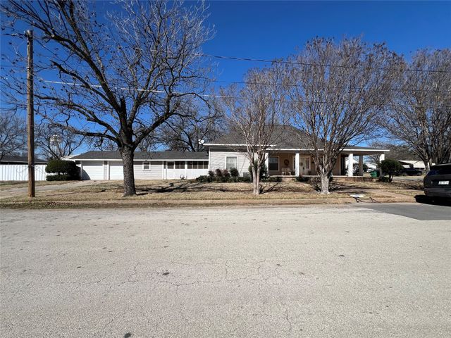 316 E Spring Street, Henrietta, TX 76365