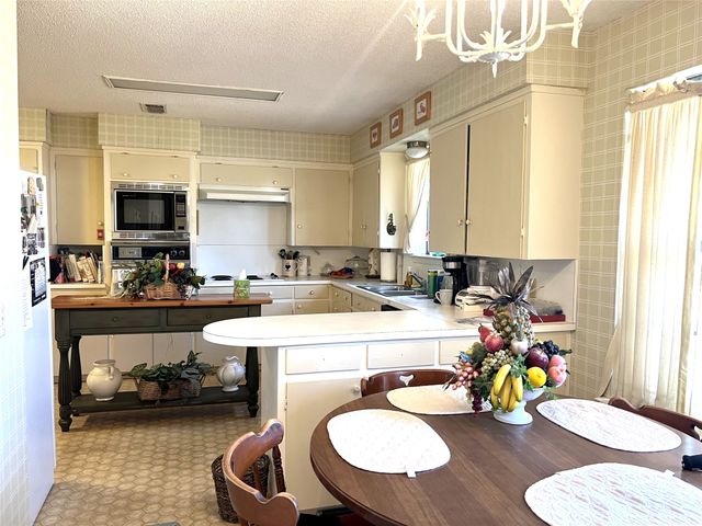 316 E Spring Street, Henrietta, TX 76365