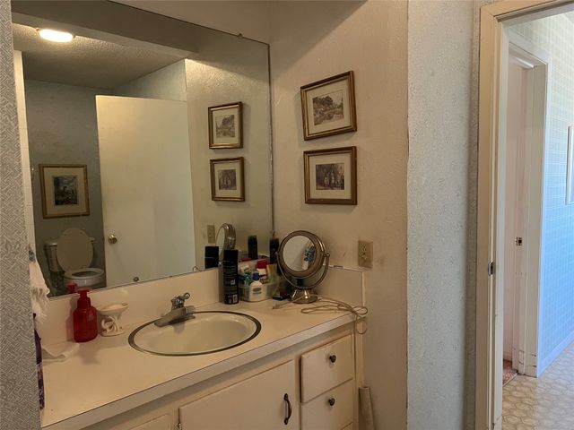 316 E Spring Street, Henrietta, TX 76365