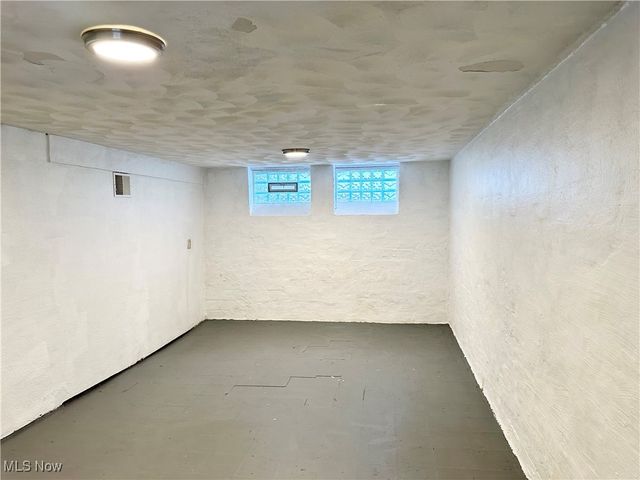 936 Vineshire Road, Cleveland Heights, OH 44121