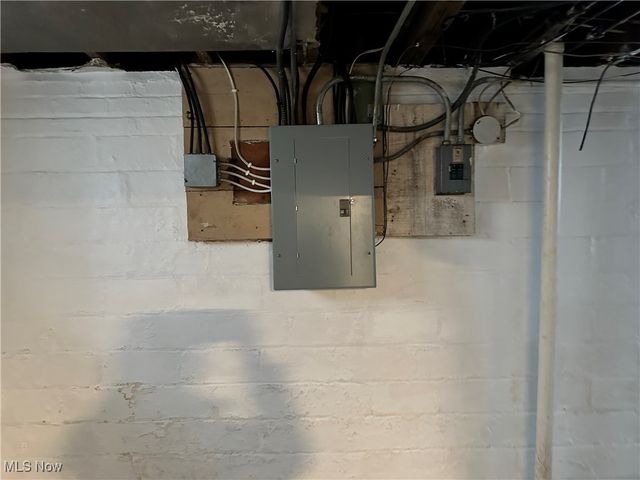 936 Vineshire Road, Cleveland Heights, OH 44121