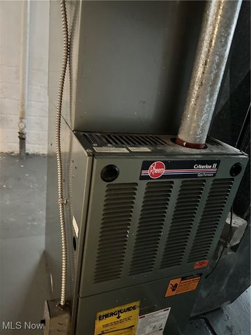 936 Vineshire Road, Cleveland Heights, OH 44121