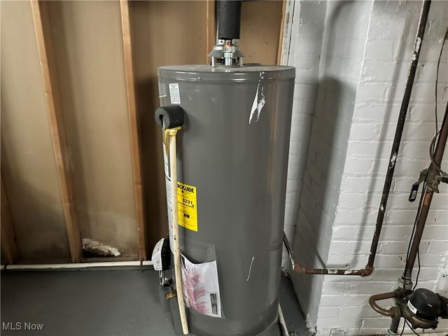 936 Vineshire Road, Cleveland Heights, OH 44121