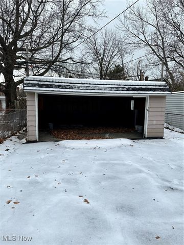 936 Vineshire Road, Cleveland Heights, OH 44121