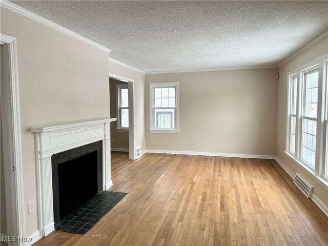 936 Vineshire Road, Cleveland Heights, OH 44121