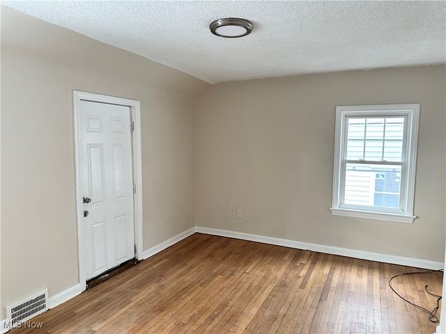 936 Vineshire Road, Cleveland Heights, OH 44121