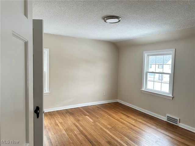 936 Vineshire Road, Cleveland Heights, OH 44121