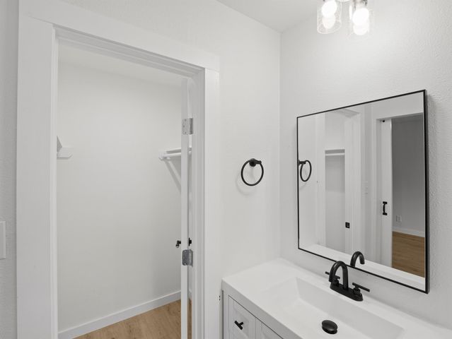 9204 Collinfield DR, Austin, TX 78758