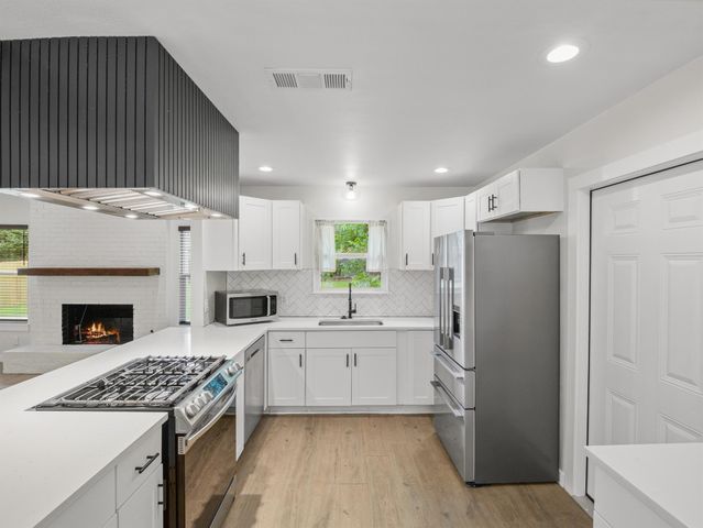 9204 Collinfield DR, Austin, TX 78758