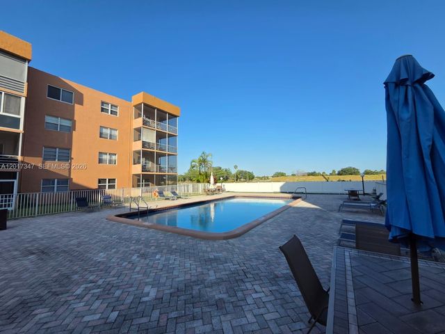 3050 E Sunrise Lakes Dr 402, Sunrise, FL 33322