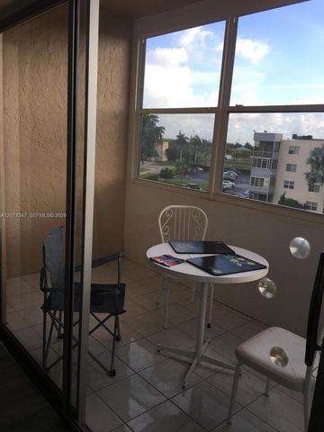 3050 E Sunrise Lakes Dr 402, Sunrise, FL 33322
