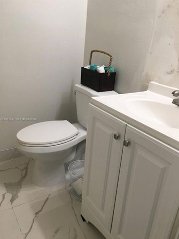 3050 E Sunrise Lakes Dr 402, Sunrise, FL 33322
