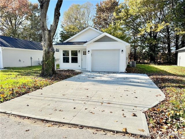 364 Oak Street, Austin, IN 47102