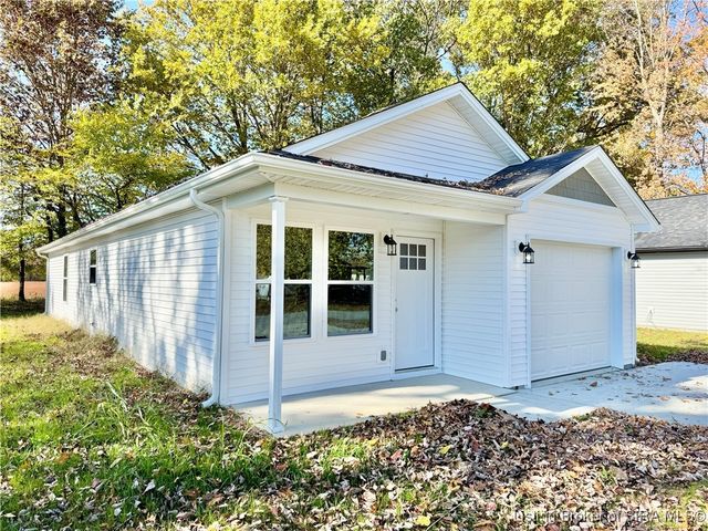 364 Oak Street, Austin, IN 47102