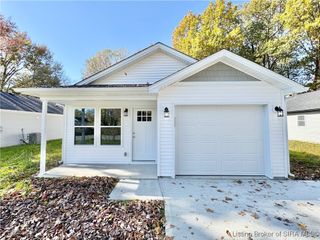 364 Oak Street, Austin, IN 47102