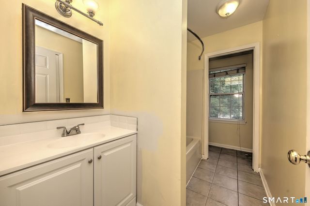 33 Acorn Lane, Milford, CT 06461