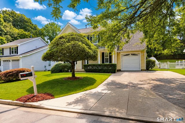 33 Acorn Lane, Milford, CT 06461