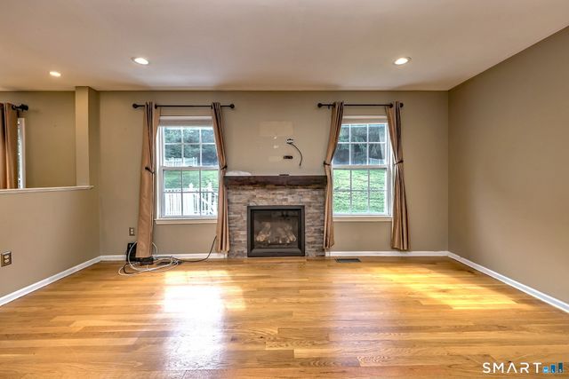 33 Acorn Lane, Milford, CT 06461