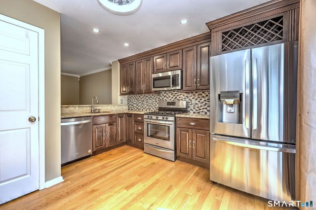 33 Acorn Lane, Milford, CT 06461