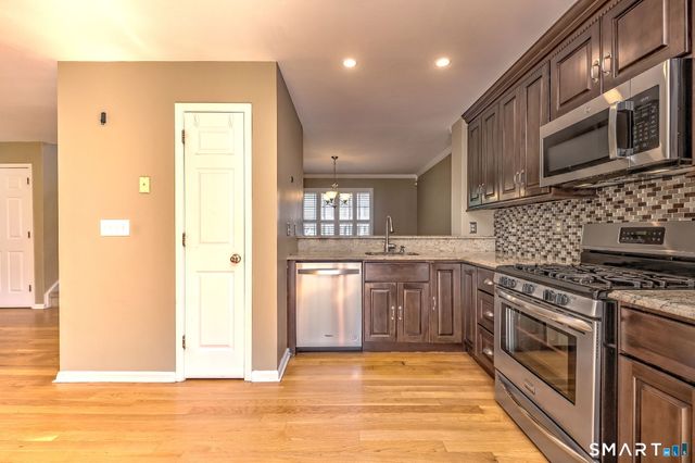 33 Acorn Lane, Milford, CT 06461