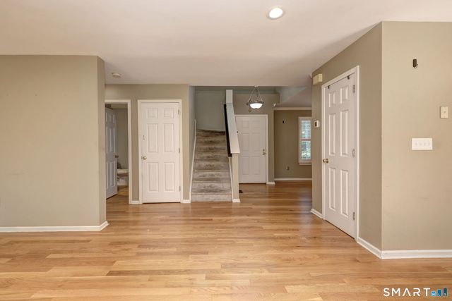33 Acorn Lane, Milford, CT 06461