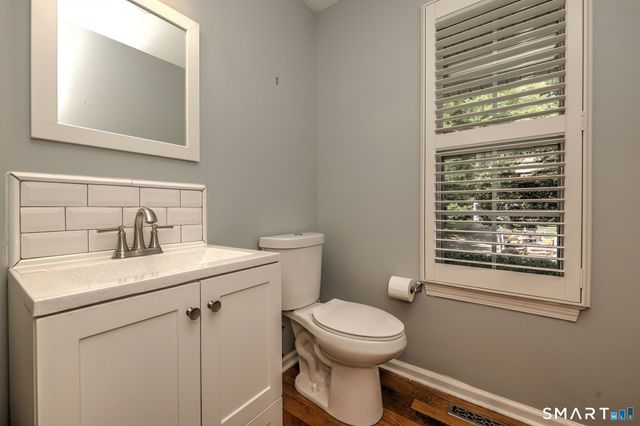 33 Acorn Lane, Milford, CT 06461