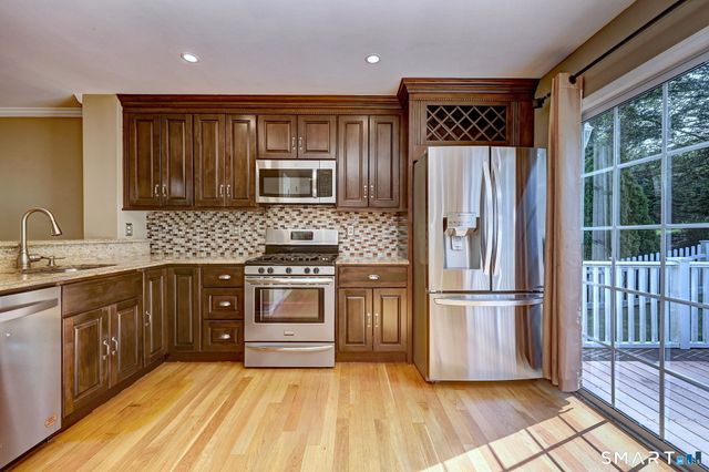 33 Acorn Lane, Milford, CT 06461